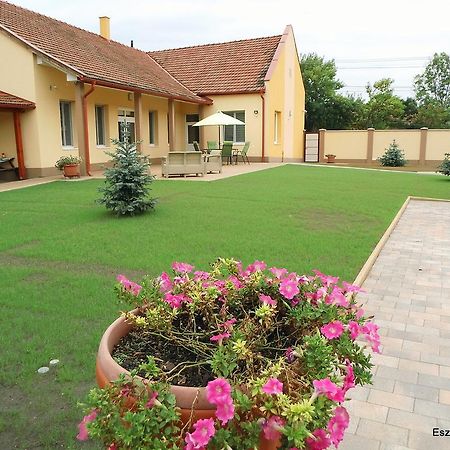 Eszter Apartman بيكيسكسابا المظهر الخارجي الصورة